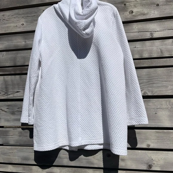 Eileen Fisher White Quilted Coat in perfect condition - Picture 2 of 5